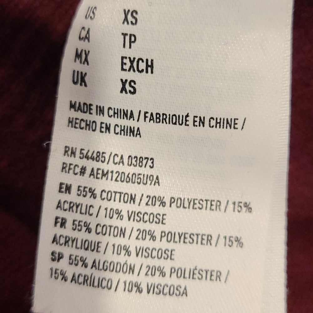 American eagle Burgundy vneck sweater - Picture 8 of 8